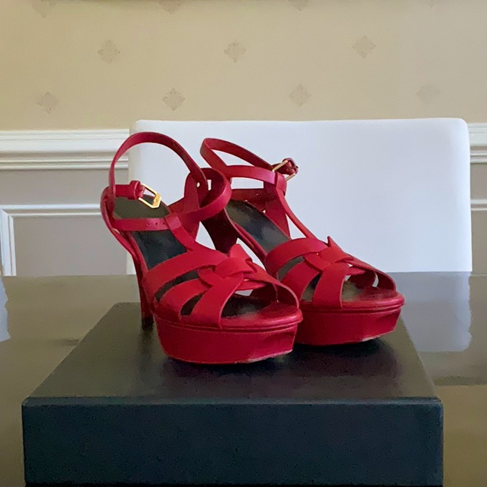 Saint Laurent Tribute Platform Sandals | 8 US | 38 EU